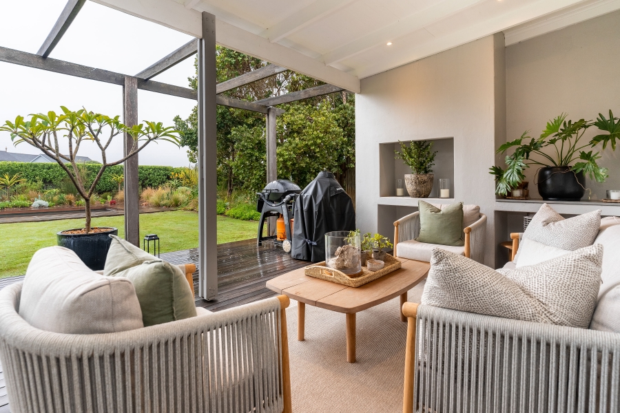 4 Bedroom Property for Sale in Lake Michelle Western Cape